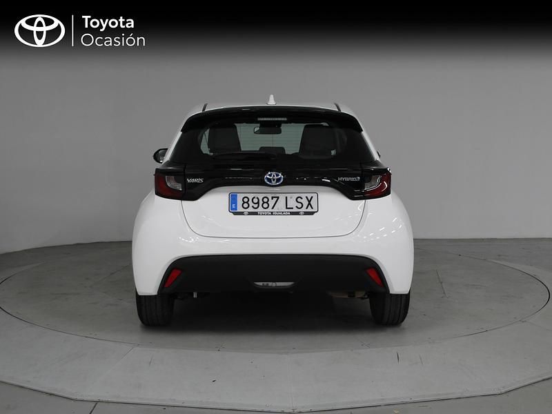 Usado Toyota Yaris Hybrid Business Edition 116 CV (85 kW) 2021 Blanco Berlina