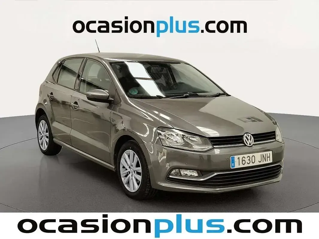 Usado VW Polo Advance 90 CV (66 kW) 2016 Gris Utilitario