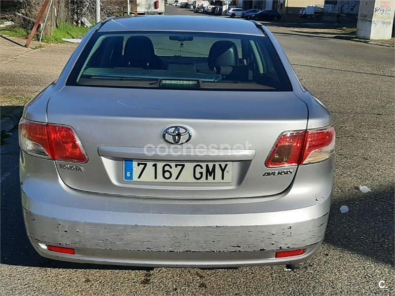 Usado Toyota Avensis Advance 126 CV (92 kW) 2009 Gris / plata Berlina