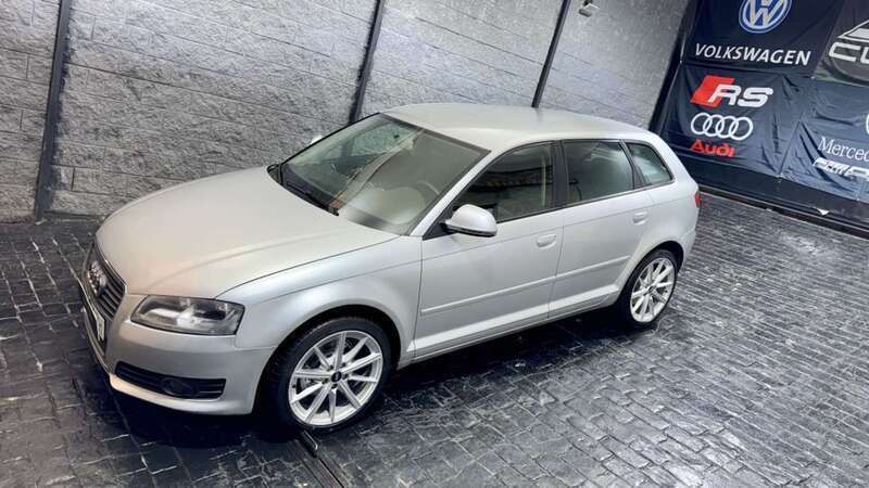 Plateado Usado 2011 Audi A3 Sportback Ambiente Utilitario | 9799 € (Precio justo) - Imagen 1/4