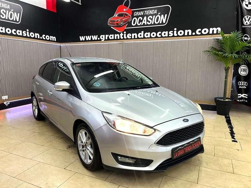 Usado Ford Focus 124 HP (91 kW) 2016 Cinzento Citadino