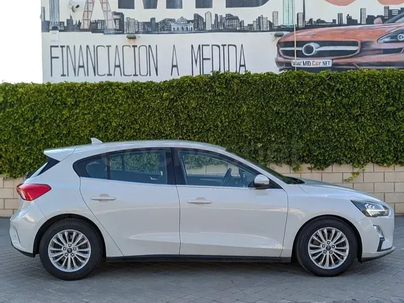 Usado Ford Focus Titanium 150 CV (110 kW) 2020 Gris / plata Berlina