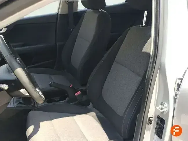 Usado Kia Stonic 100 CV (73 kW) 2021 Blanco SUV