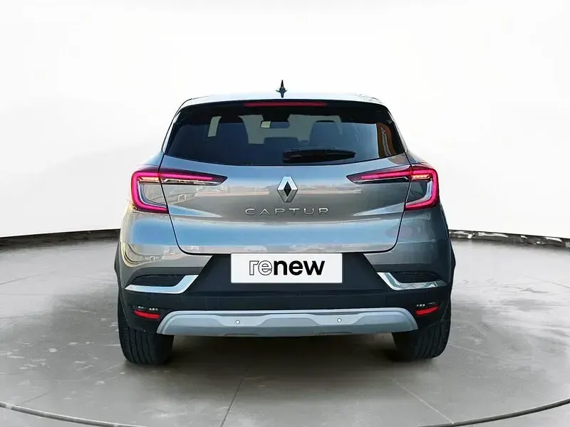Używany Renault Captur Techno 140 KM (102 kW) 2023 Szary SUV