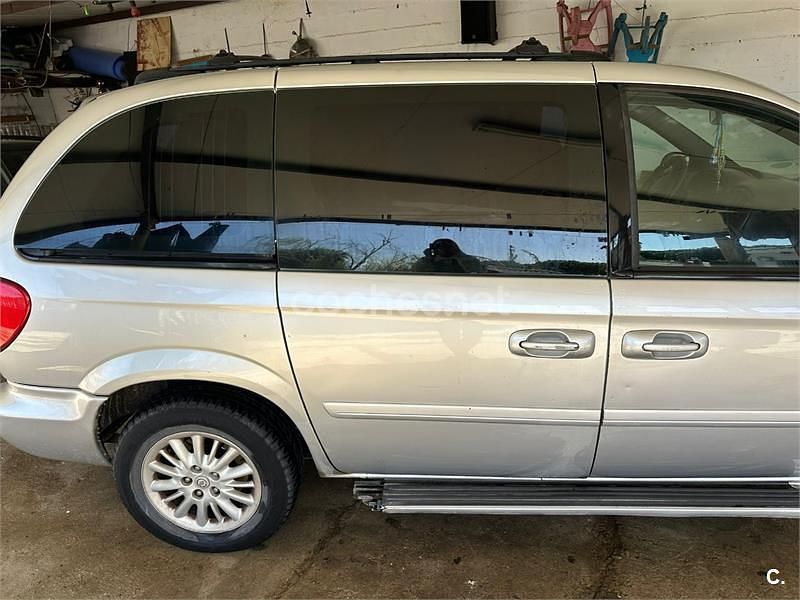 Usado Chrysler Voyager 150 CV (110 kW) 2006 Gris / plata Monovolumen