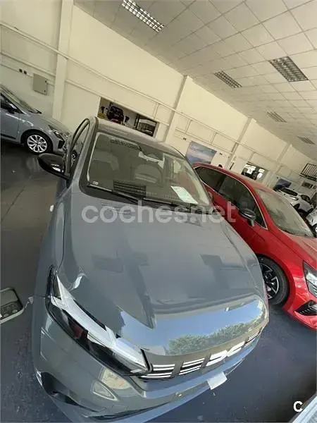 Nuevo Dacia Sandero Journey 101 CV (74 kW) 2025 Gris / plata Berlina