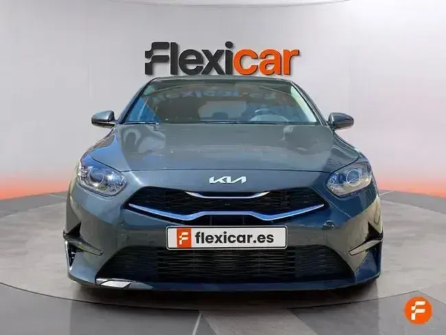 Usado Kia Ceed 136 CV (100 kW) 2023 Gris Utilitario