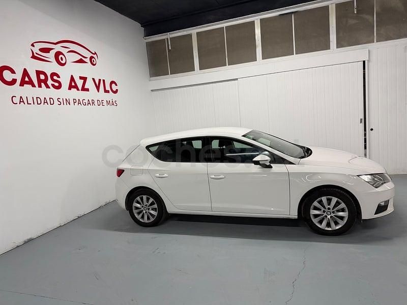 Usado Seat Leon Style 130 CV (95 kW) 2019 Blanco Berlina