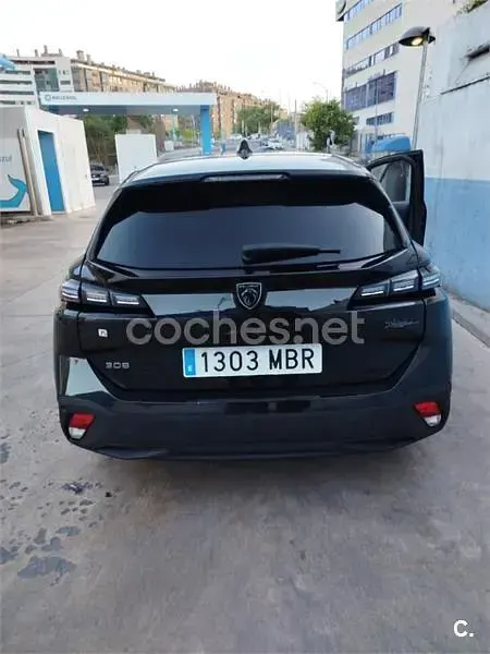 Usado Peugeot 308 SW Allure 130 CV (95 kW) 2022 Negro Familiar