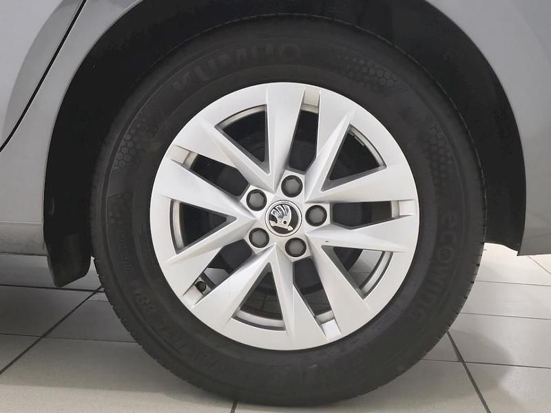 Usado Skoda Fabia Selection 95 CV (69 kW) 2024 Gris Utilitario