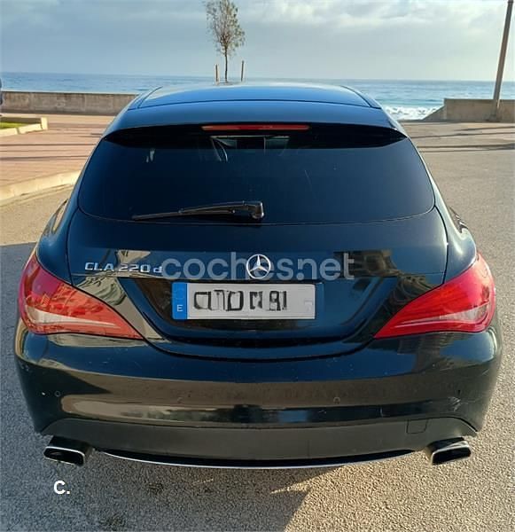Usado Mercedes CLA220 Shooting Brake 177 CV (130 kW) 2015 Negro Familiar