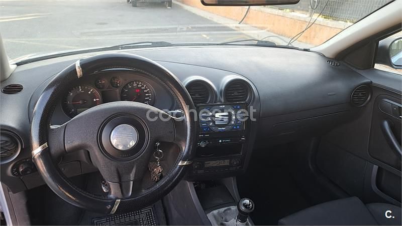 Usado Seat Cordoba Stella 100 CV (73 kW) 2003 Azul Berlina