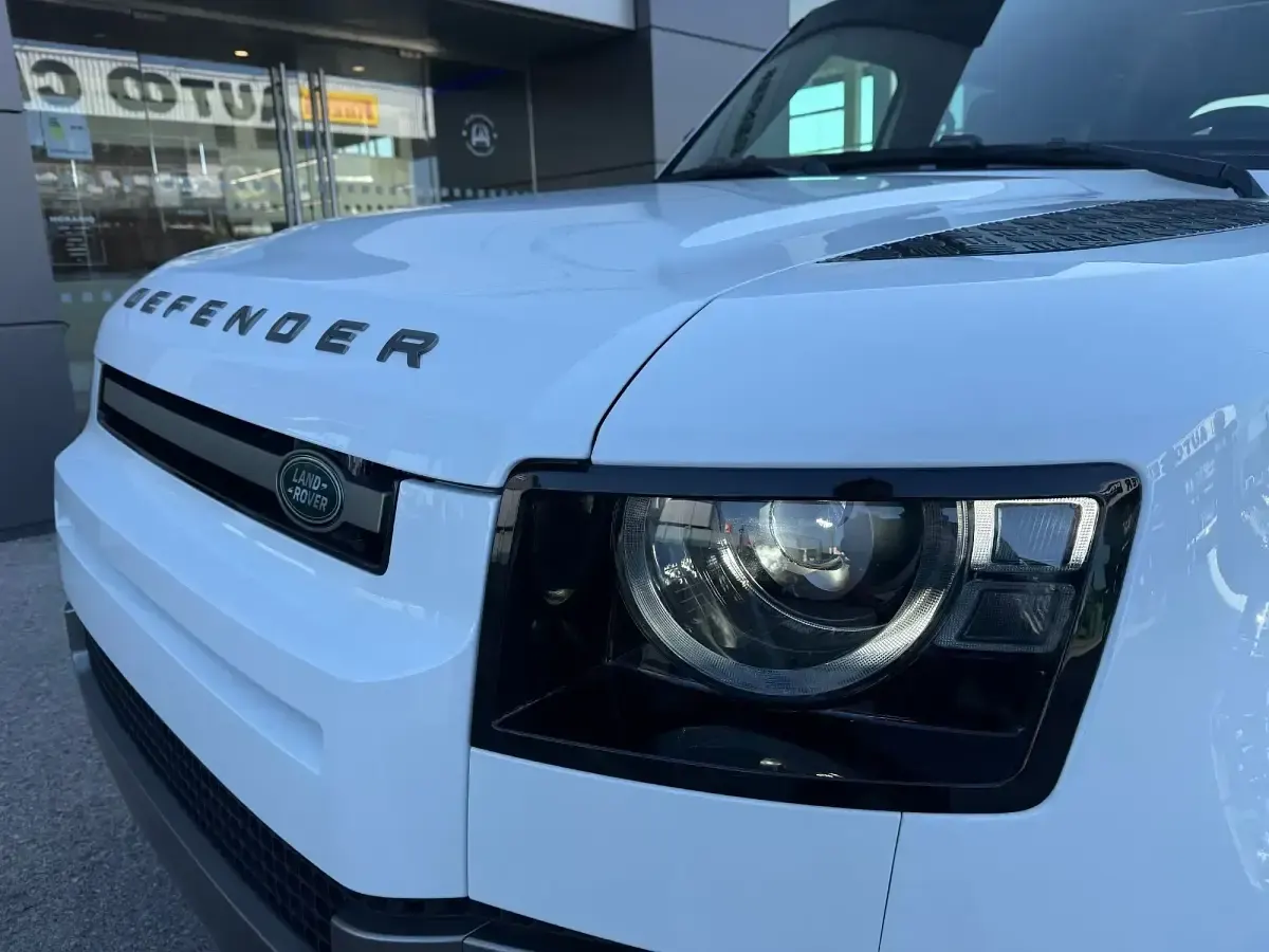 Nieuw Land Rover Defender SE Dynamic 250 PK (183 kW) 2026 Wit SUV