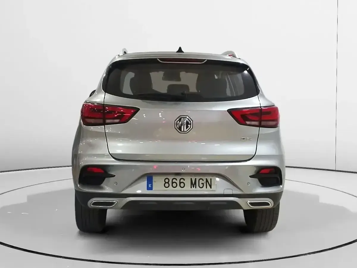 Usado MG ZS Luxury 111 HP (81 kW) 2023 Cinzento SUV