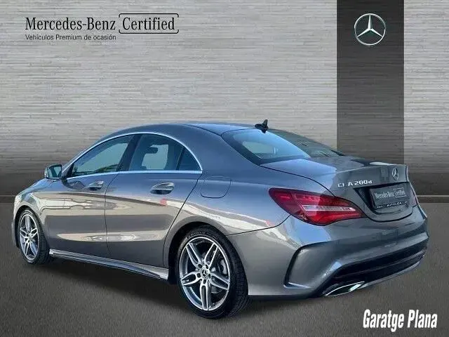 Usado Mercedes CLA200 136 CV (100 kW) 2018 Gris montaña Coupe