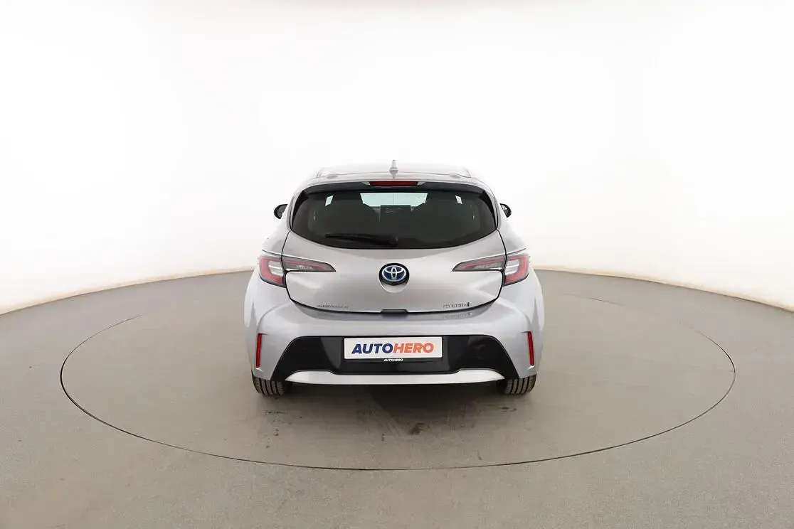 Usado Toyota Corolla Active 122 CV (89 kW) 2022 Gris Berlina