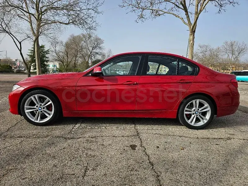 Usado BMW 318 Comfort Edition 150 CV (110 kW) 2017 Rojo Berlina
