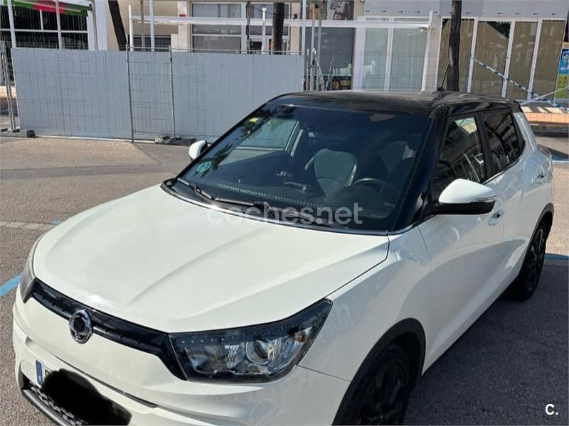 Usado Ssangyong (KGM) Tivoli Limited 128 CV (94 kW) 2016 Blanco SUV