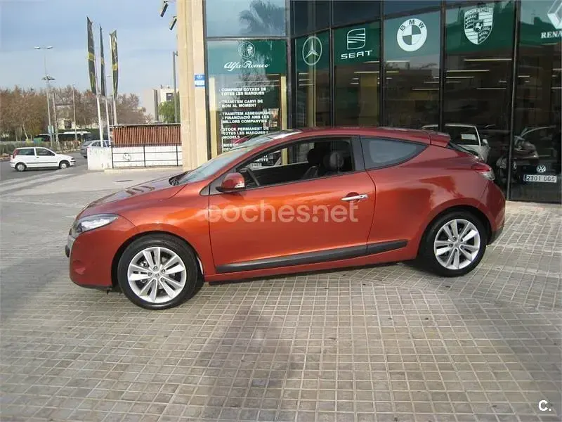 Usado Renault Mégane Privilege 130 CV (95 kW) 2009 Naranja Berlina