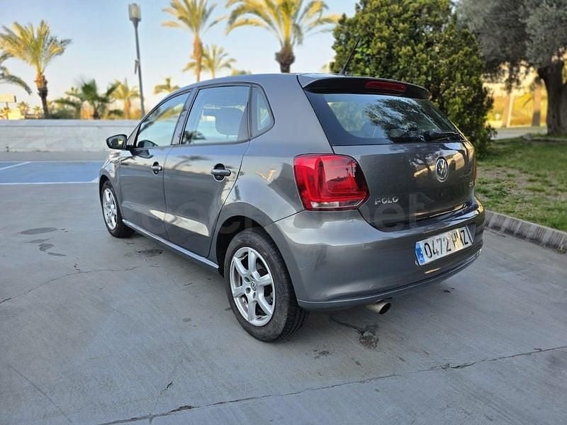 Usado VW Polo Advance 90 CV (66 kW) 2013 Gris / plata Utilitario
