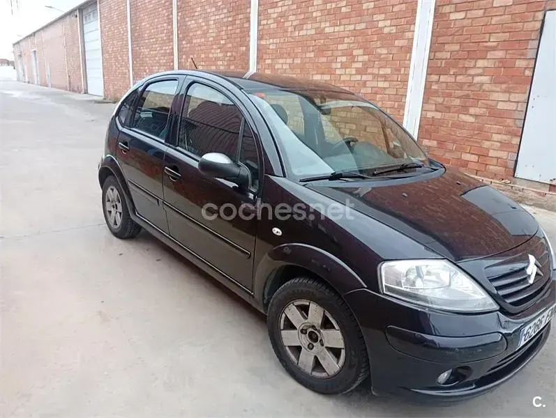 Usado Citroën C3 70 HP (51 kW) 2007 Preto Sedan