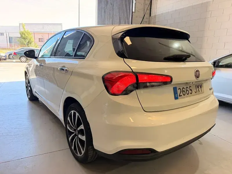 Usado Fiat Tipo Pop 95 CV (69 kW) 2017 Blanco Berlina