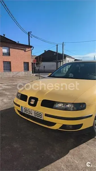 Usado Seat Leon 110 CV (80 kW) 2000 Amarillo Utilitario