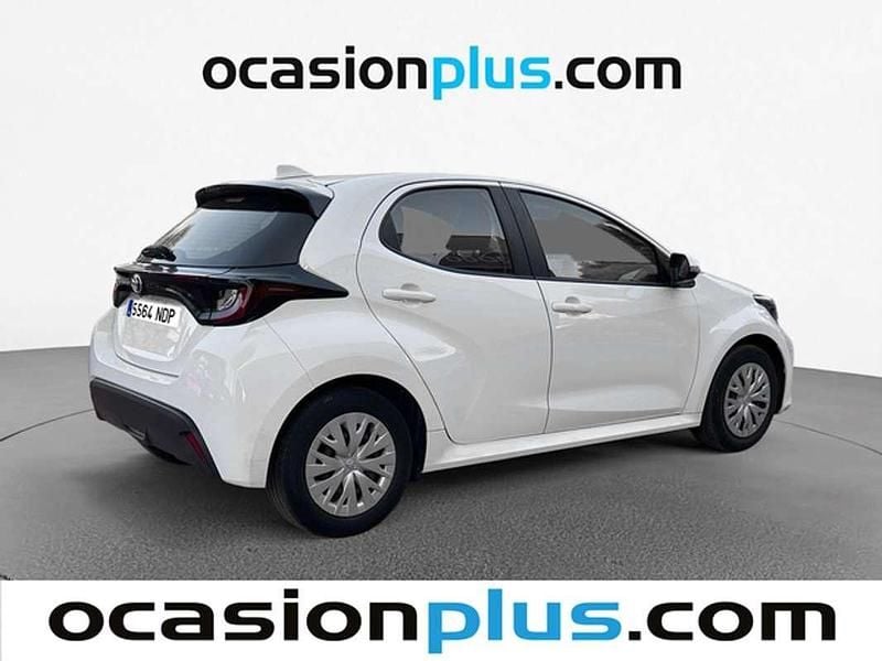 Käytetty Toyota Yaris Active 69 HP (50 kW) 2023 Valkoinen Viistoperä