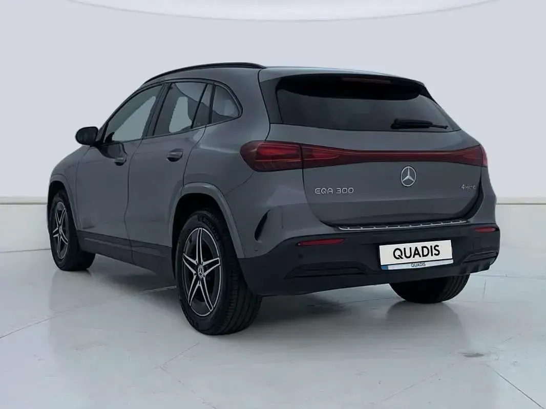 Usado Mercedes EQA300 167 kW (228 CV) 2025 Gris SUV