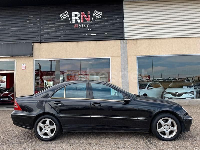 Usado Mercedes C270 Avantgarde 170 CV (125 kW) 2001 Negro Berlina