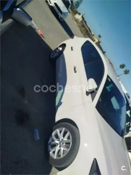 Usado Seat Leon Style 110 CV (80 kW) 2020 Blanco Berlina