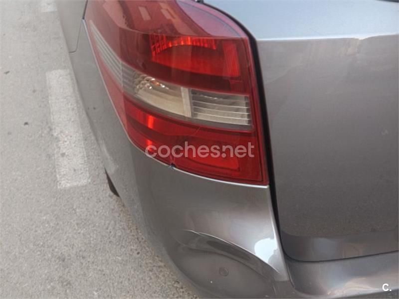 Gris / plata Usado 2013 Renault Laguna III Familiar | 4950 € (Buen precio) - Imagen 1/4