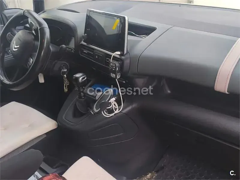 Usado Citroën Berlingo Shine 130 CV (95 kW) 2020 Gris / plata Monovolumen