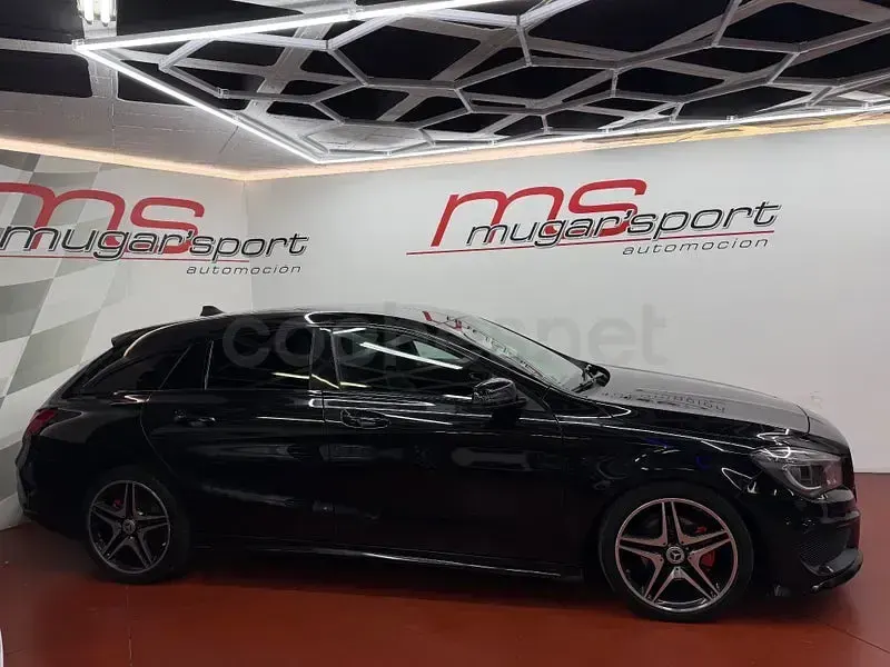 Usado Mercedes CLA200 Shooting Brake AMG line 136 CV (100 kW) 2015 Negro Familiar