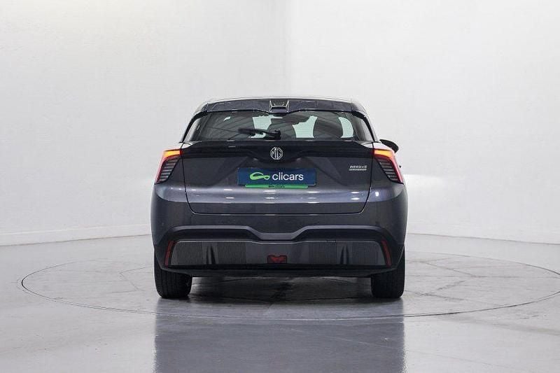 Usado MG MG4 EV 125 kW (170 HP) 2023 Cinzento Citadino