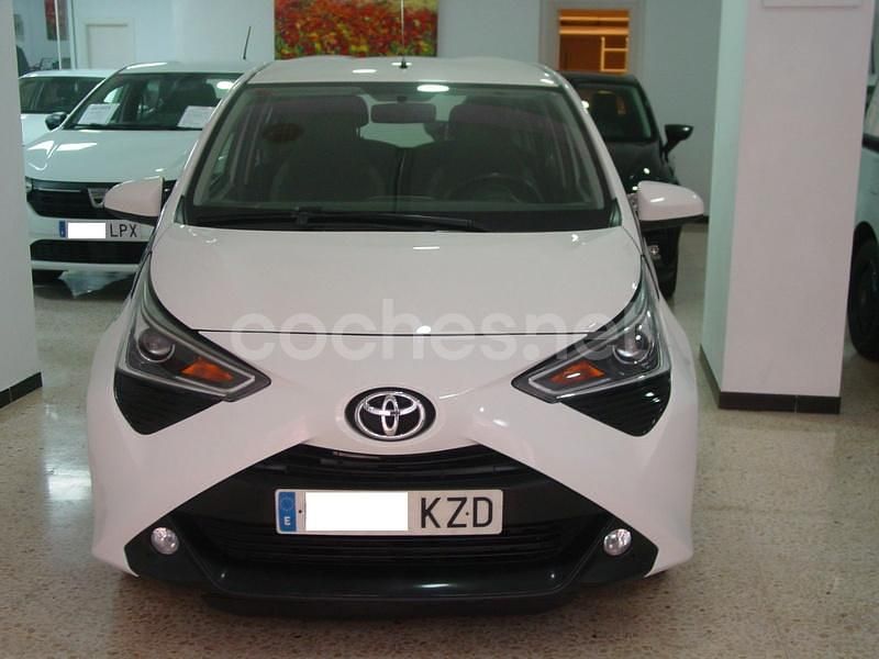 Blanco Usado 2019 Toyota Aygo X-play Utilitario | 8990 € (Precio justo) - Imagen 1/4