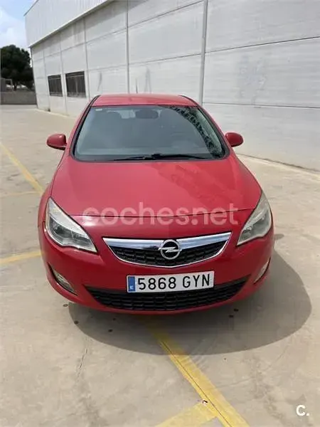 Usado Opel Astra Sport 110 CV (80 kW) 2010 Rojo Berlina