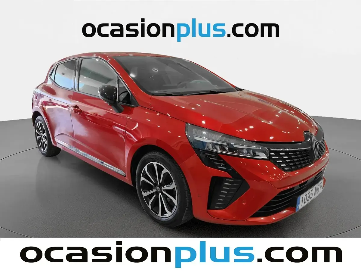 Usado Renault Clio Techno 101 CV (74 kW) 2025 Rojo Utilitario
