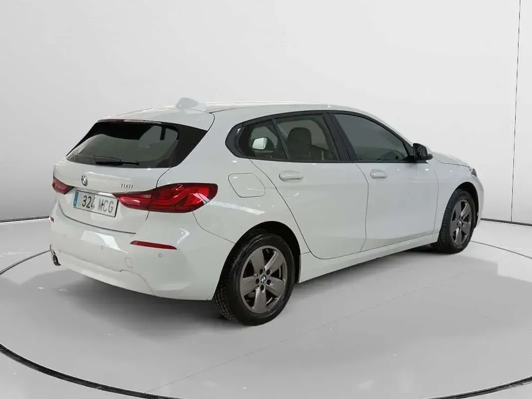 Usado BMW 118 Comfort Edition 140 CV (102 kW) 2022 Blanco Utilitario