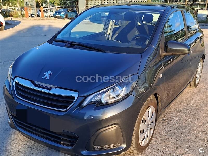 Usado Peugeot 108 Active 82 CV (60 kW) 2018 Gris / plata Berlina