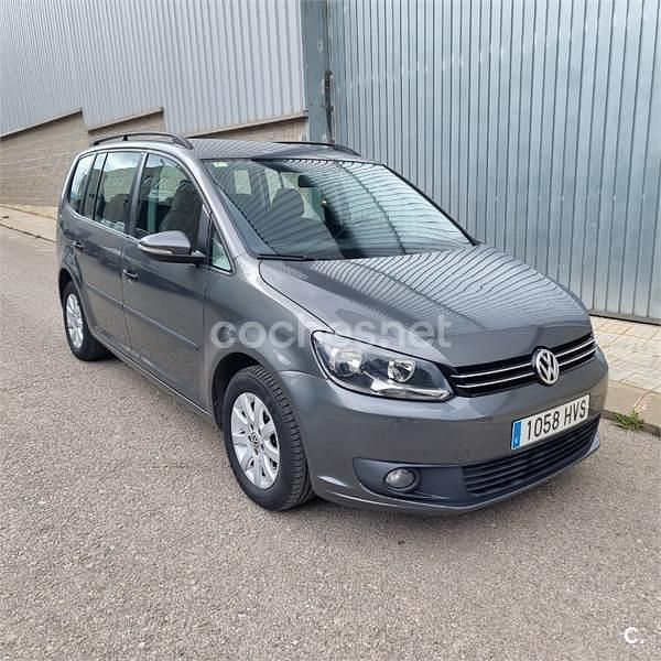 Usado VW Touran Advance 105 CV (77 kW) 2014 Gris / plata Monovolumen