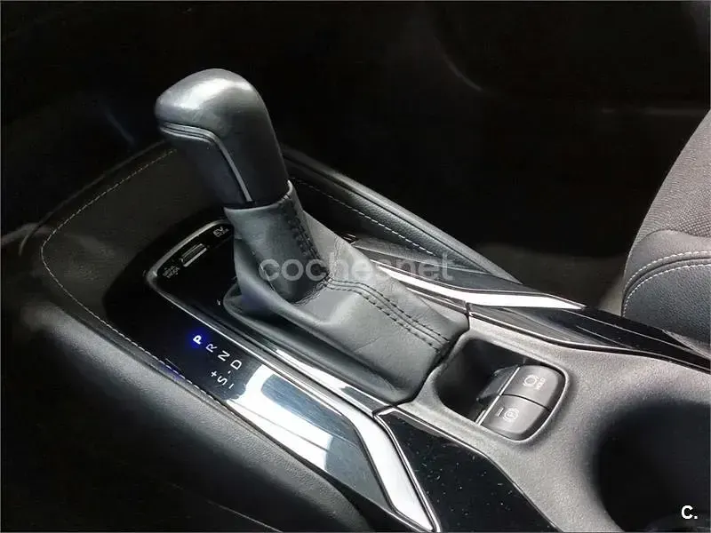 Usado Toyota Corolla Sport 180 CV (132 kW) 2021 Gris / plata Familiar