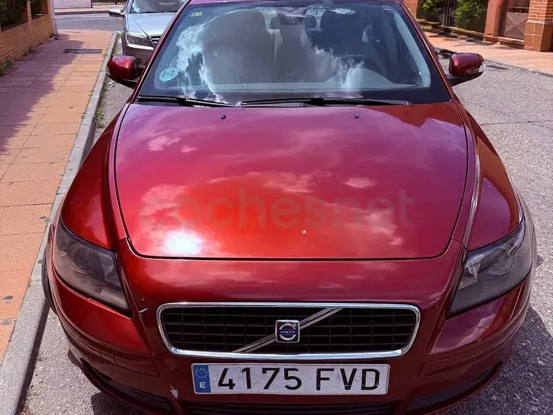 Usado Volvo S40 Kinetic 136 CV (100 kW) 2007 Granate Berlina