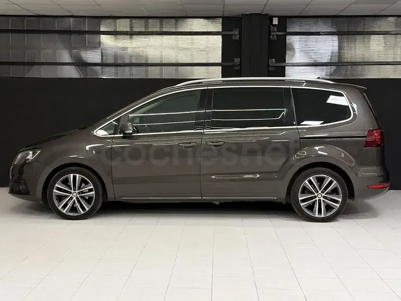 Usado Seat Alhambra 4Drive 177 CV (130 kW) 2021 Marrón Monovolumen