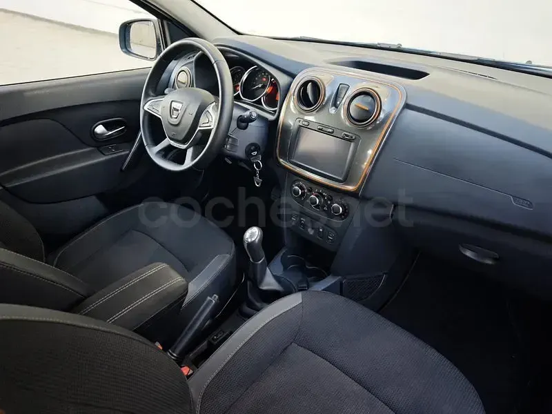 Usado Dacia Sandero 90 CV (66 kW) 2018 Azul Berlina