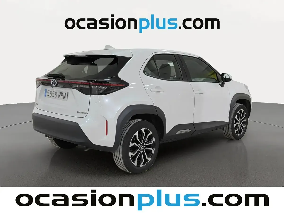 Usado Toyota Yaris Cross Active 116 CV (85 kW) 2024 Blanco SUV