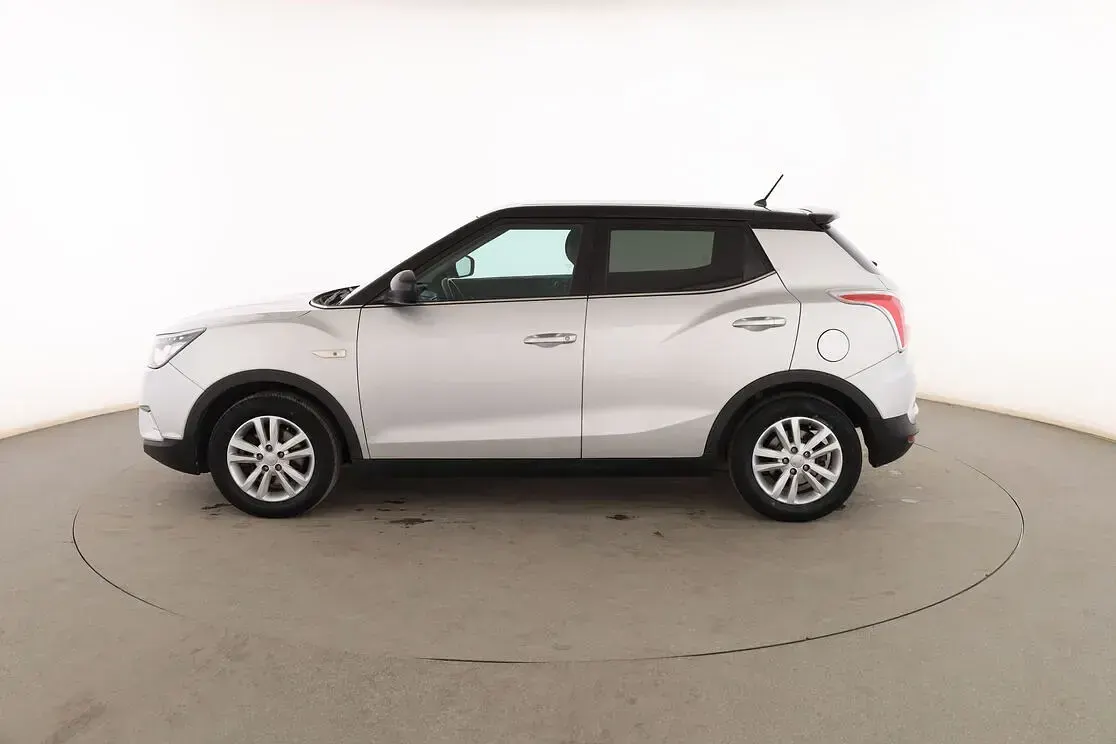 Usado SsangYong Tivoli Limited 128 CV (94 kW) 2017 Plata SUV