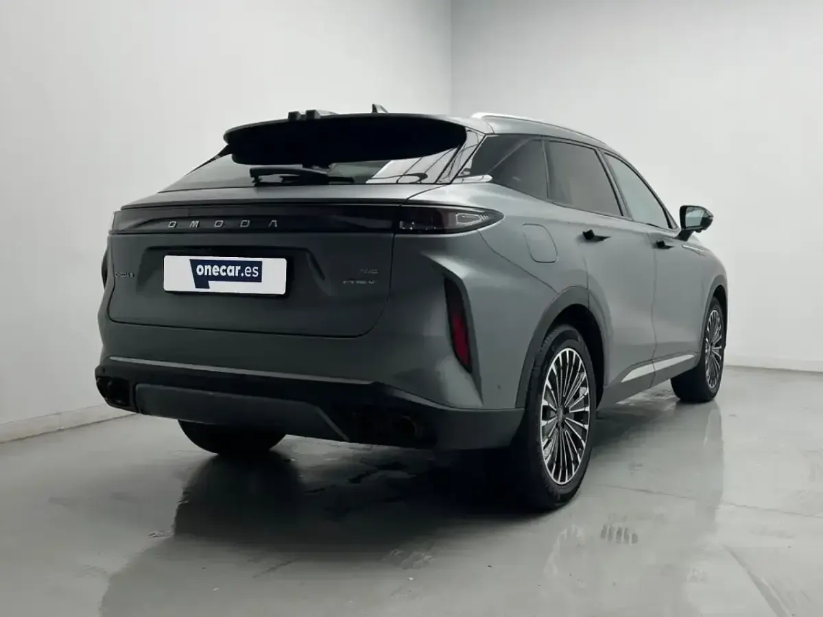 Usado Omoda 9 537 CV (394 kW) 2025 Gris SUV