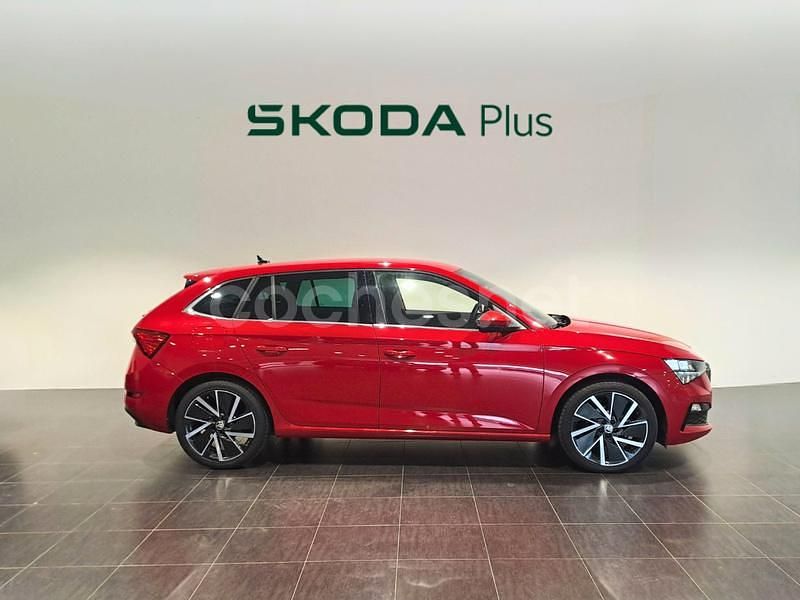 Usado Skoda Scala Sport 115 CV (84 kW) 2024 Rojo Utilitario