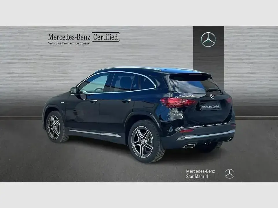 Usado Mercedes GLA250 AMG line 218 CV (160 kW) 2025 Negro SUV